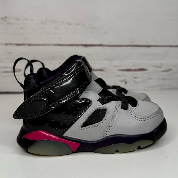 Air Jordan | Light Gray with Black Patent Hi Tops | Baby size 5 - Picture 4 of 13